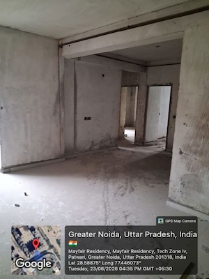 Room in  Apartment at Kulesara Noida – for Sale