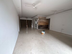 Room in 3.5 BHK Apartment at Kumar Sienna, Magarpatta Road – for Sale