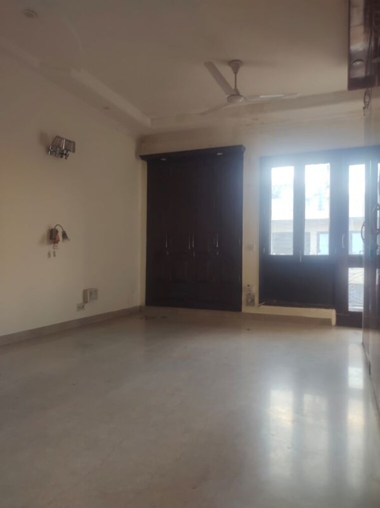 Room, new friends colony 4 Bedroom 4500 Sq.Ft. Builder Floor In New Friends Colony Delhi 10717050
