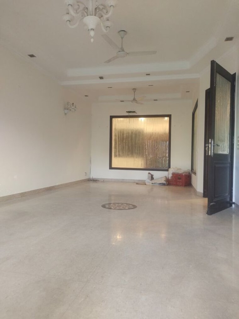 Living Room, new friends colony 4 Bedroom 4500 Sq.Ft. Builder Floor In New Friends Colony Delhi 10717050