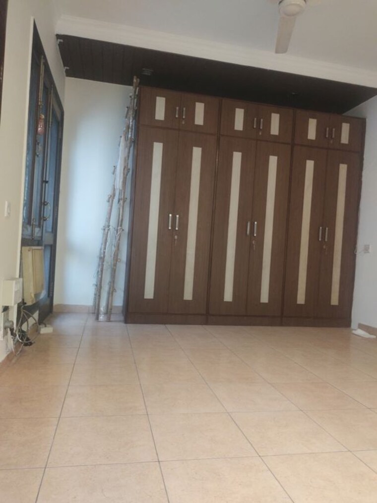 Room, new friends colony 4 Bedroom 4500 Sq.Ft. Builder Floor In New Friends Colony Delhi 10717050
