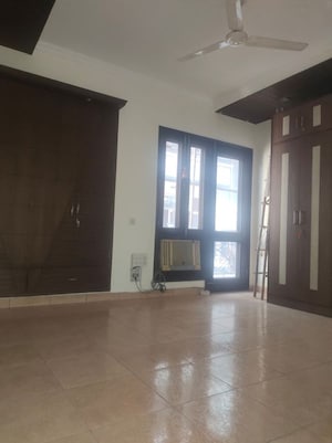 Room in 4 BHK Builder Floor at New Friends Colony – for Sale