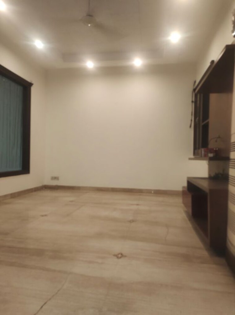 Room, new friends colony 4 Bedroom 4500 Sq.Ft. Builder Floor In New Friends Colony Delhi 10717050