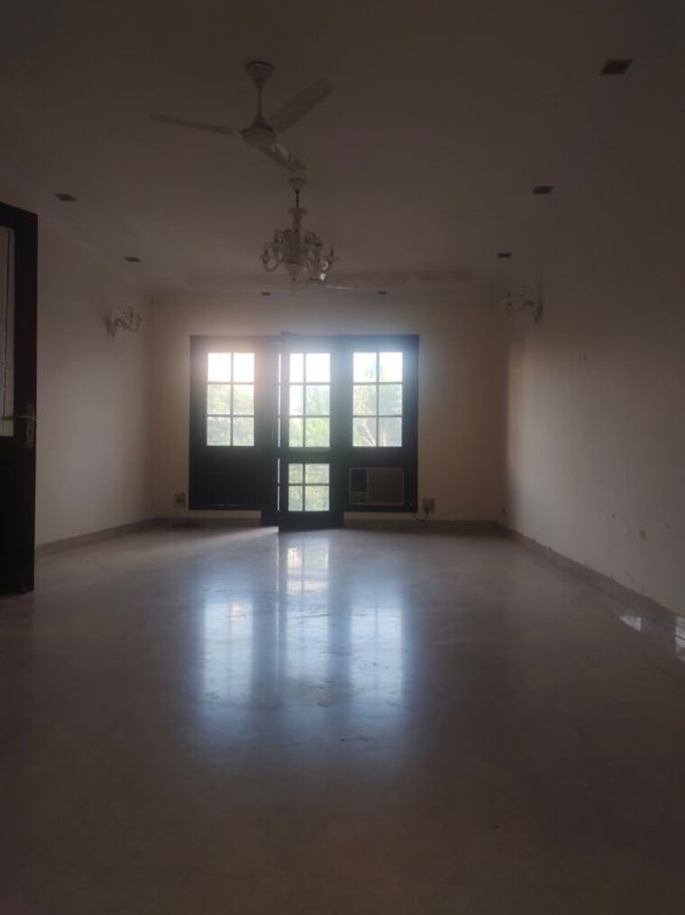 Room, new friends colony 4 Bedroom 4500 Sq.Ft. Builder Floor In New Friends Colony Delhi 10717050