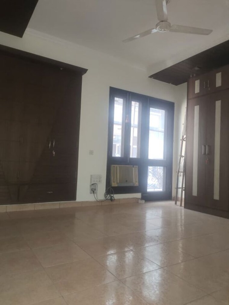 Room, new friends colony 4 Bedroom 4500 Sq.Ft. Builder Floor In New Friends Colony Delhi 10717050