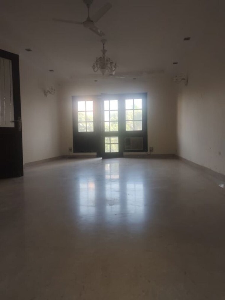 Room, new friends colony 4 Bedroom 4500 Sq.Ft. Builder Floor In New Friends Colony Delhi 10717050