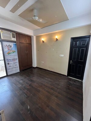Room in 2 BHK Apartment at Mittal Rajnagar Residency, Raj Nagar Extension – for Rent