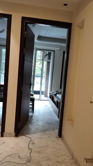 Building Lobby in 3 BHK Builder Floor at BPTP Astaire Gardens, Sector 70a – for Rent