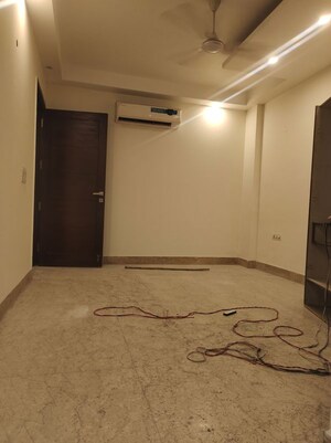 Room in 4 BHK Builder Floor at Panchsheel Enclave – for Rent