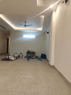 Room in 4 BHK Builder Floor at Panchsheel Enclave – for Rent