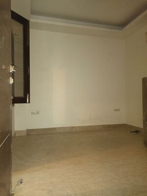 Room in 4 BHK Builder Floor at Panchsheel Enclave – for Rent
