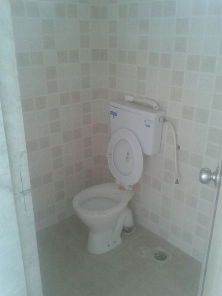 Bathroom, andheri west Commercial Office Space 200 Sq.Ft. In Andheri West Mumbai 10717069