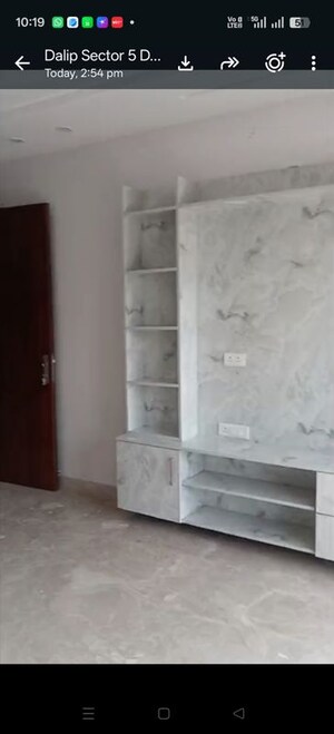 Room in 5 BHK Builder Floor at Sector 5 – for Rent