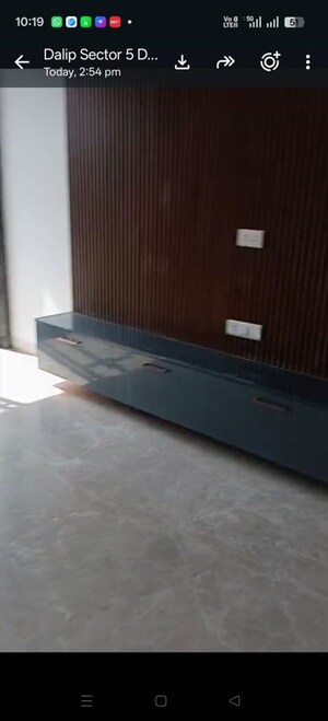 Room in 5 BHK Builder Floor at Sector 5 – for Rent