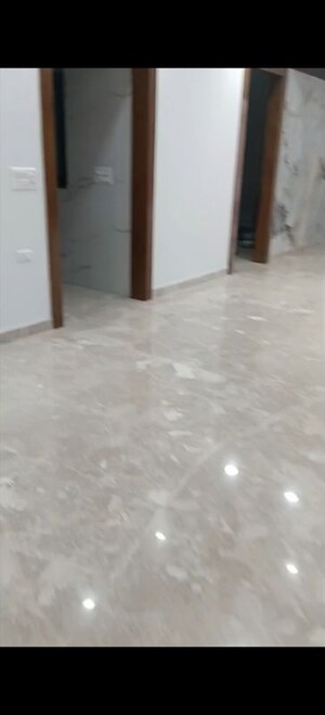 Room in 5 BHK Builder Floor at Sector 5 – for Rent