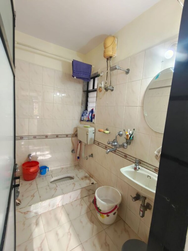 Bathroom, dheeraj-darshan 1 Bedroom 500 Sq.Ft. Apartment In Jogeshwari East Mumbai 10717091