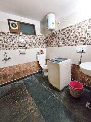 1 RK Builder Floor For Rent in Sector 10