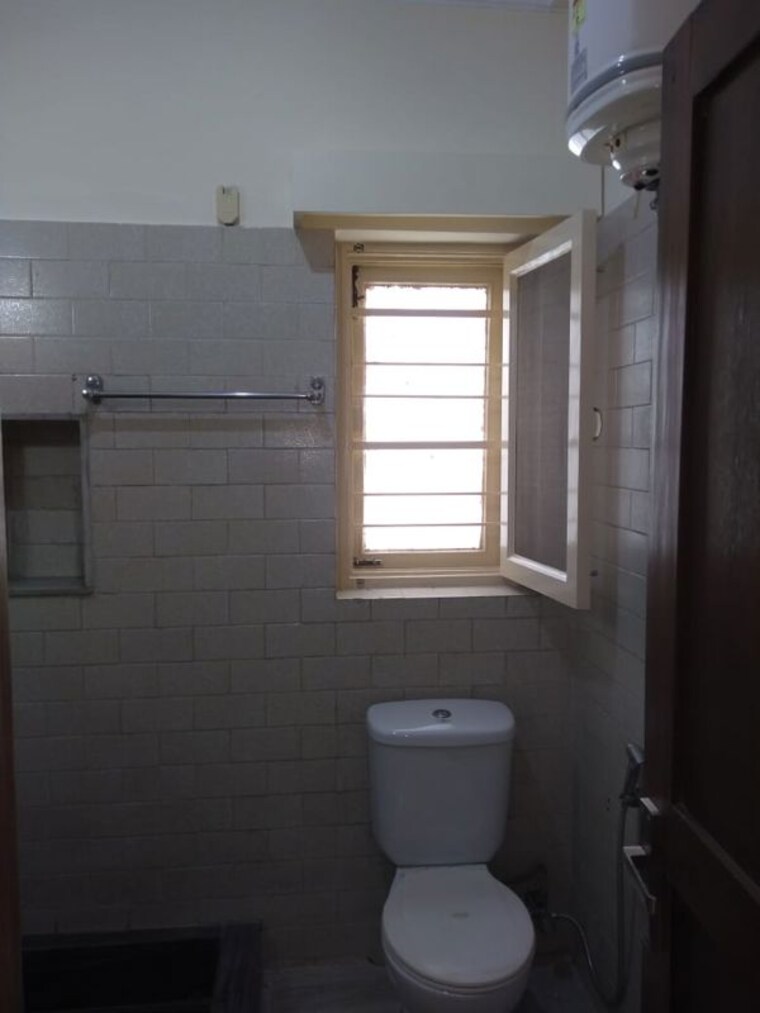 Bathroom, saket 3 Bedroom 3600 Sq.Ft. Apartment In Saket Delhi 10717104