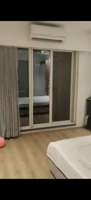 Room in 2 BHK Apartment at Sheth Avalon, Laxmi Nagar – for Sale