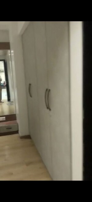 Room in 2 BHK Apartment at Sheth Avalon, Laxmi Nagar – for Sale