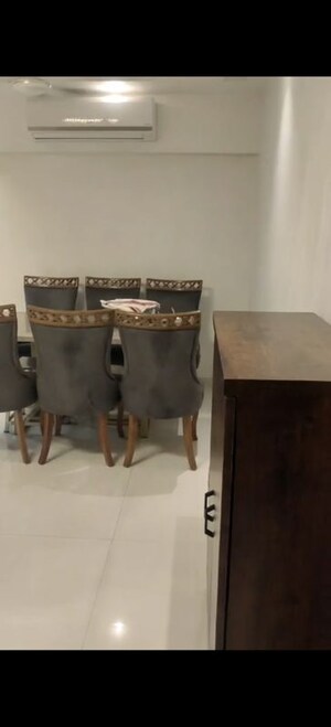 Room in 2 BHK Apartment at Sheth Avalon, Laxmi Nagar – for Sale