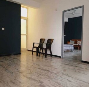 Room in 3 BHK Apartment at Alpha 1 Greater Noida – for Rent