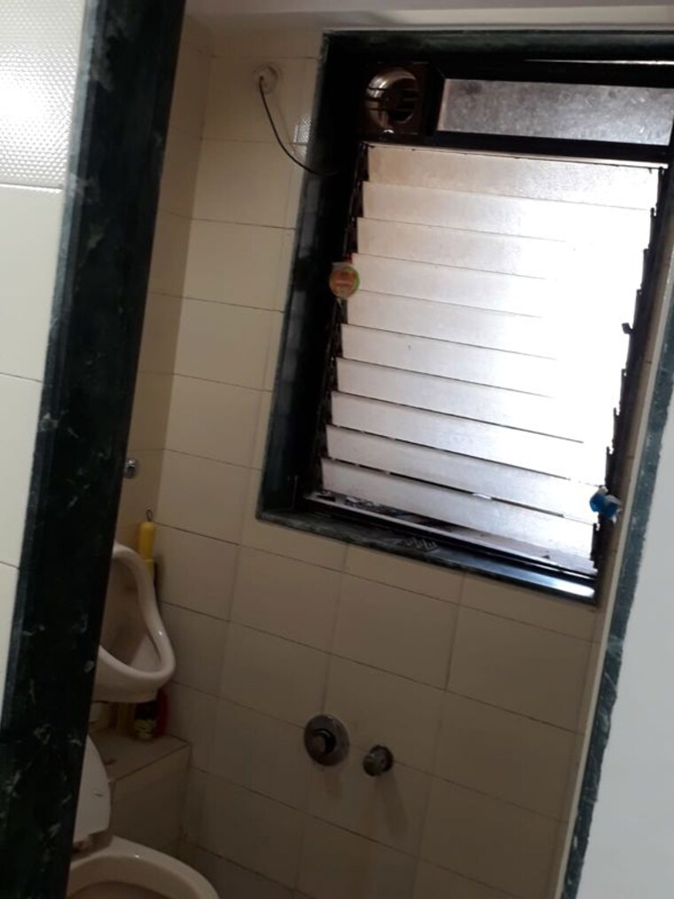 Bathroom, veera desai road Commercial Office Space 800 Sq.Ft. In Veera Desai Road Mumbai 10717159