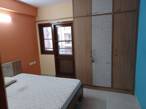 Room in 3 BHK Apartment at Embassy Habitat, Palace Road – for Rent