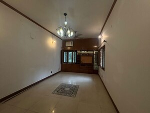 Furnished Amenities in 3 BHK Builder Floor at East Of Kailash – for Rent
