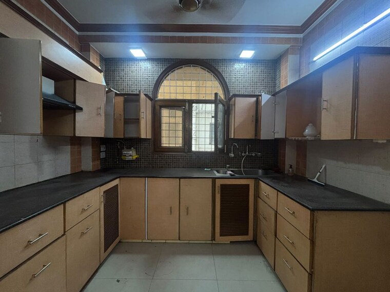 Kitchen, east of kailash 3 Bedroom 200 Sq.Yd. Builder Floor In East Of Kailash Delhi 10717067