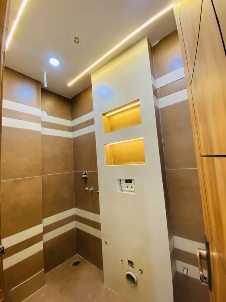 Team Area, uttam nagar 3 Bedroom 150 Sq.Yd. Builder Floor In Uttam Nagar Delhi 10717188