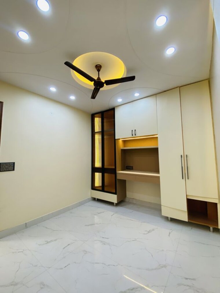 Room, uttam nagar 3 Bedroom 150 Sq.Yd. Builder Floor In Uttam Nagar Delhi 10717188