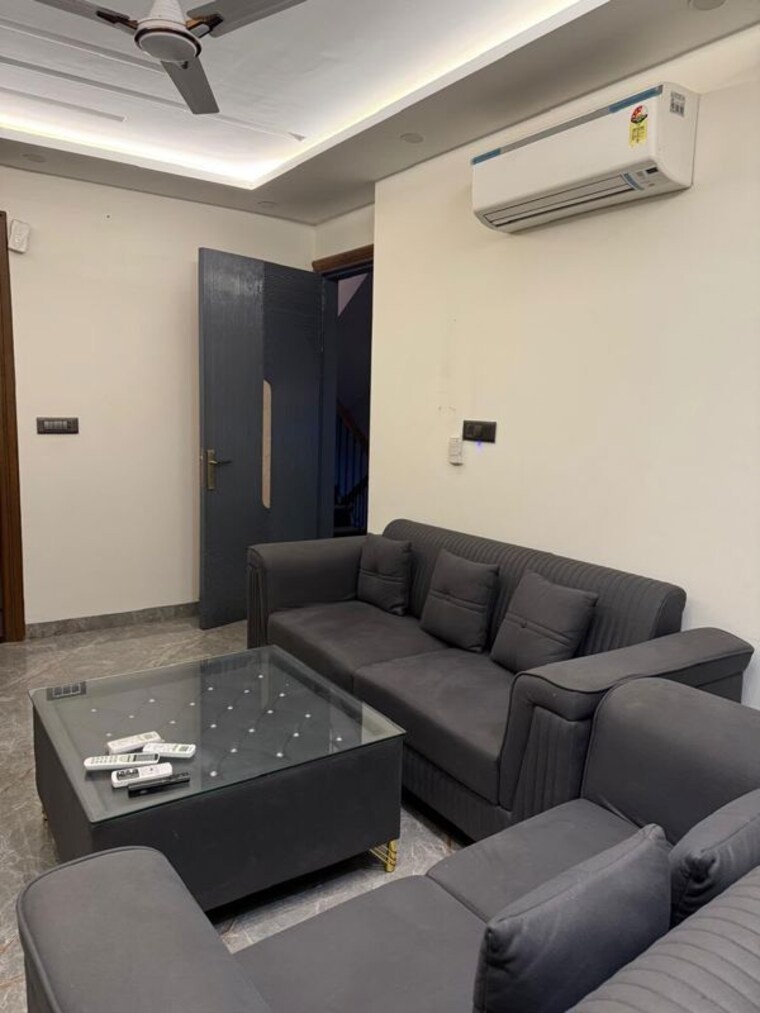 Living Room, sector 46 3 Bedroom 150 Sq.Yd. Builder Floor In Sector 46 Gurgaon 10717189