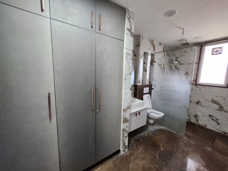 Bathroom, sector 57 3 Bedroom 380 Sq.Yd. Builder Floor In Sector 57 Gurgaon 10717195