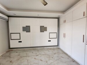 Room in 3 BHK Builder Floor at Sector 57 – for Rent