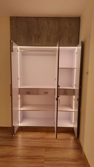 Furnished Amenities in 2.5 BHK Apartment at UPAEVP Mandakini Enclave, Raebareli Road – for Rent
