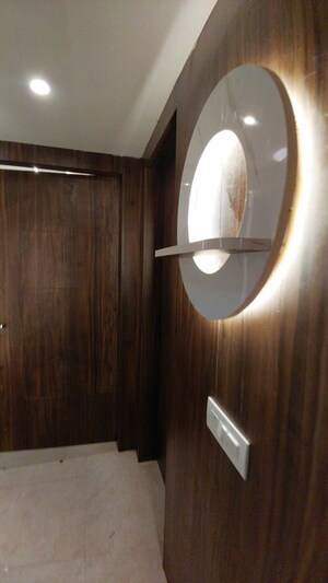 Bathroom in 3.5 BHK Apartment at Omaxe R2, Gomti Nagar – for Rent
