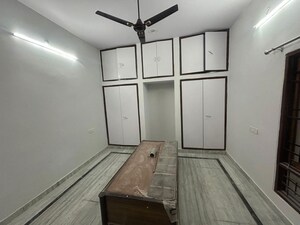 Room in 3 BHK Independent House at Vineet Khand 6 – for Rent
