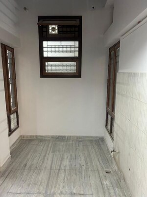 Room in 3 BHK Independent House at Vineet Khand 6 – for Rent