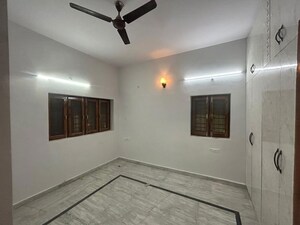 Room in 3 BHK Independent House at Vineet Khand 6 – for Rent