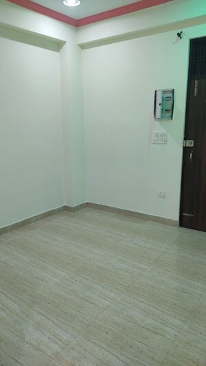 Room in 3 BHK Independent House at Vineet Khand 6 – for Rent