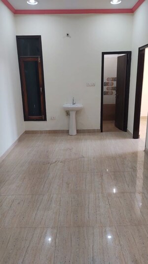 Room in 3 BHK Independent House at Vineet Khand 6 – for Rent