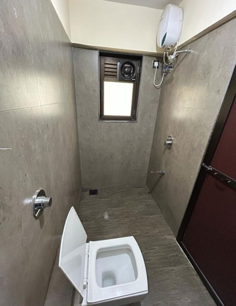 Bathroom, aashna-kamal-dutt-chs 3 Bedroom 900 Sq.Ft. Apartment In Amboli Mumbai 10629213
