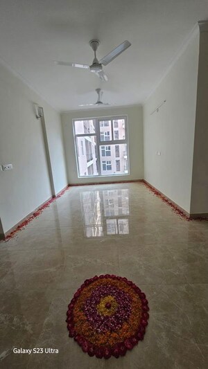 Room in 2.5 BHK Apartment at Omaxe Hazratganj Residency, Gomti Nagar – for Rent