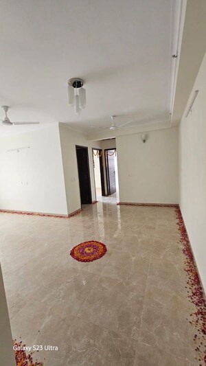 Room in 2.5 BHK Apartment at Omaxe Hazratganj Residency, Gomti Nagar – for Rent