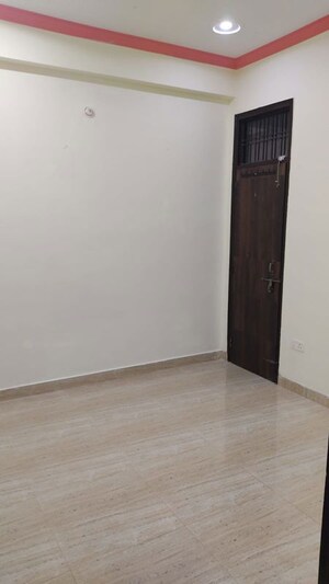 Room in 2.5 BHK Apartment at Omaxe Hazratganj Residency, Gomti Nagar – for Rent