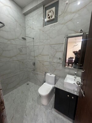 Bathroom in 2.5 BHK Apartment at Omaxe Hazratganj Residency, Gomti Nagar – for Rent
