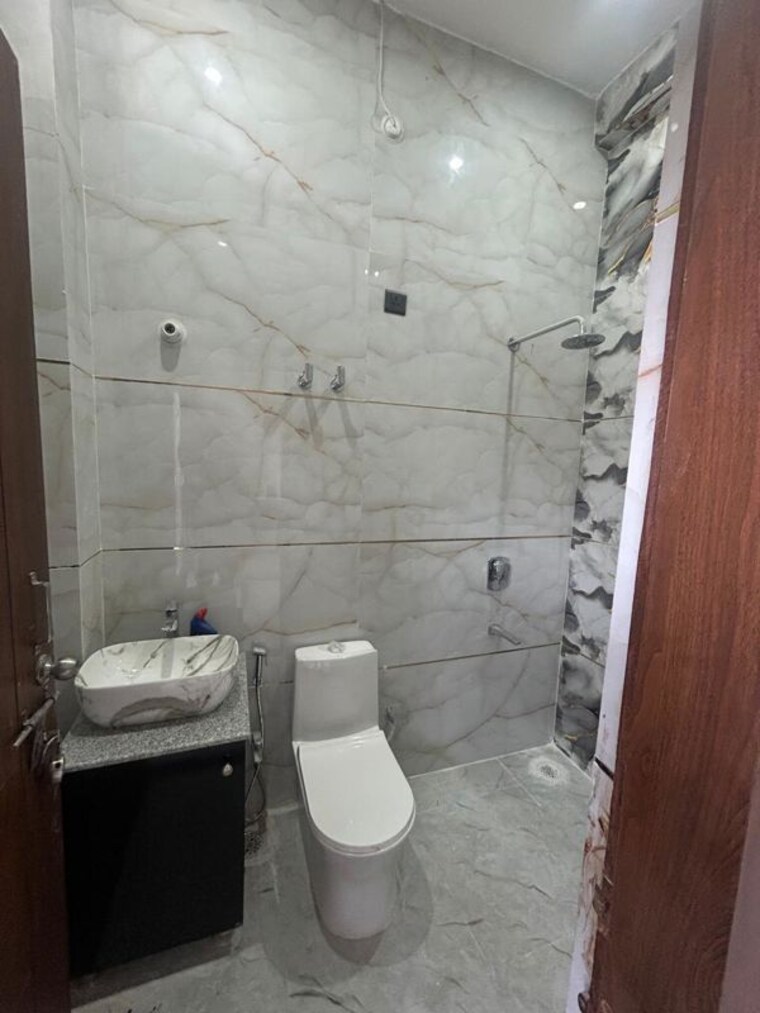 Bathroom, omaxe-hazratganj-residency 2.5 Bedroom 1250 Sq.Ft. Apartment In Gomti Nagar Lucknow 10717225