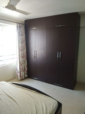 Room in 3 BHK Apartment at Satguru Sanskar, Bandra West – for Rent