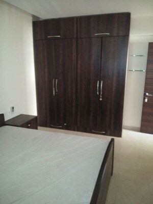 Room in 3 BHK Apartment at Satguru Sanskar, Bandra West – for Rent
